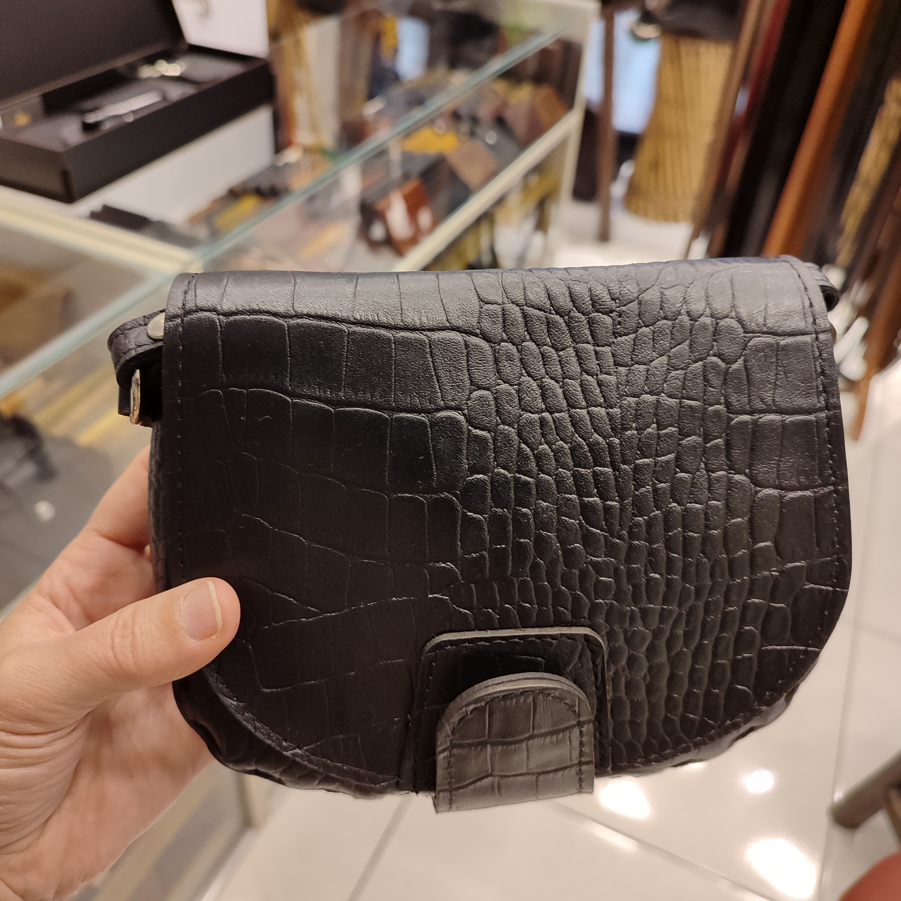 کیف مینیمال چرمی کروکو زبانه دار مدل C63۵