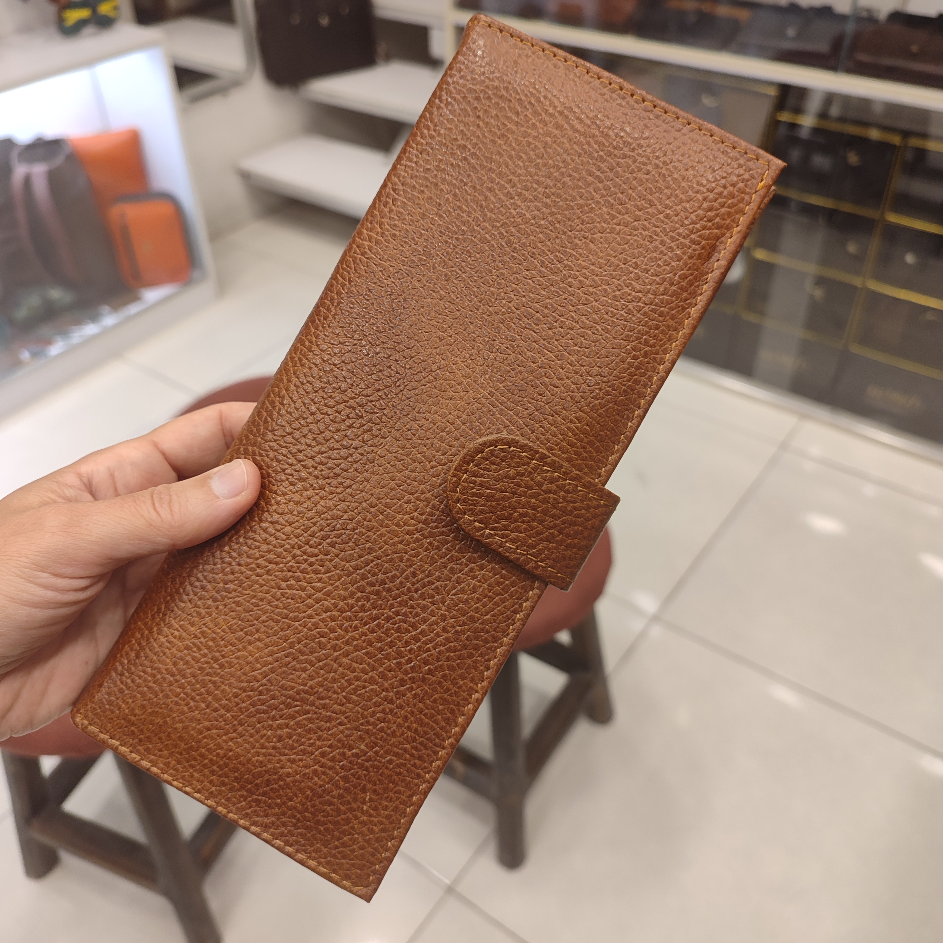 کیف دسته چک چرمی گاوی زبانه دار مدل C۶۵۱
