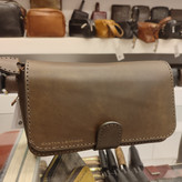 کیف زنانه چرمی دست دوز رودوشی کریزی هورس مدل C740