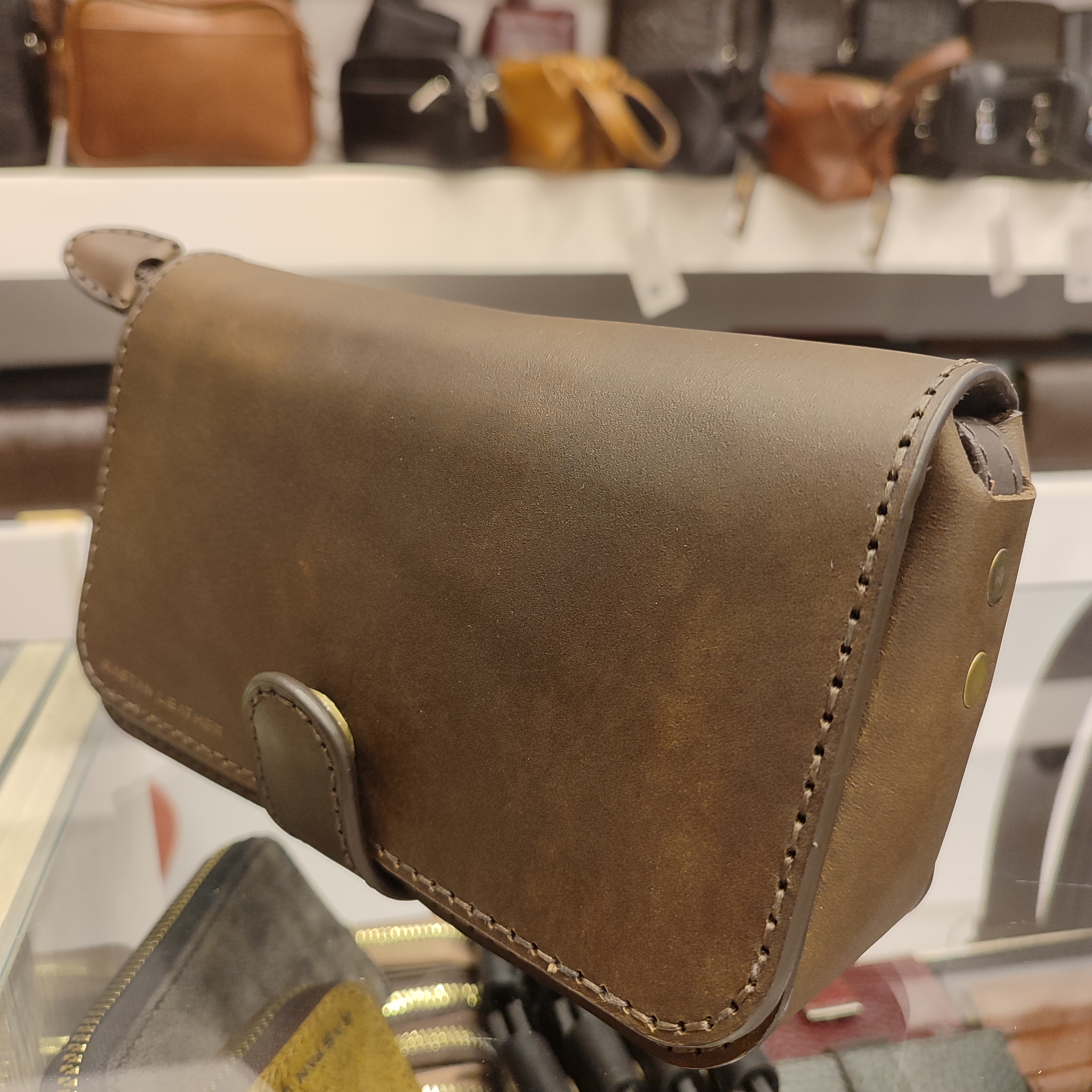 کیف زنانه چرمی دست دوز رودوشی کریزی هورس مدل C740