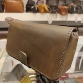 کیف زنانه چرمی دست دوز رودوشی کریزی هورس مدل C740