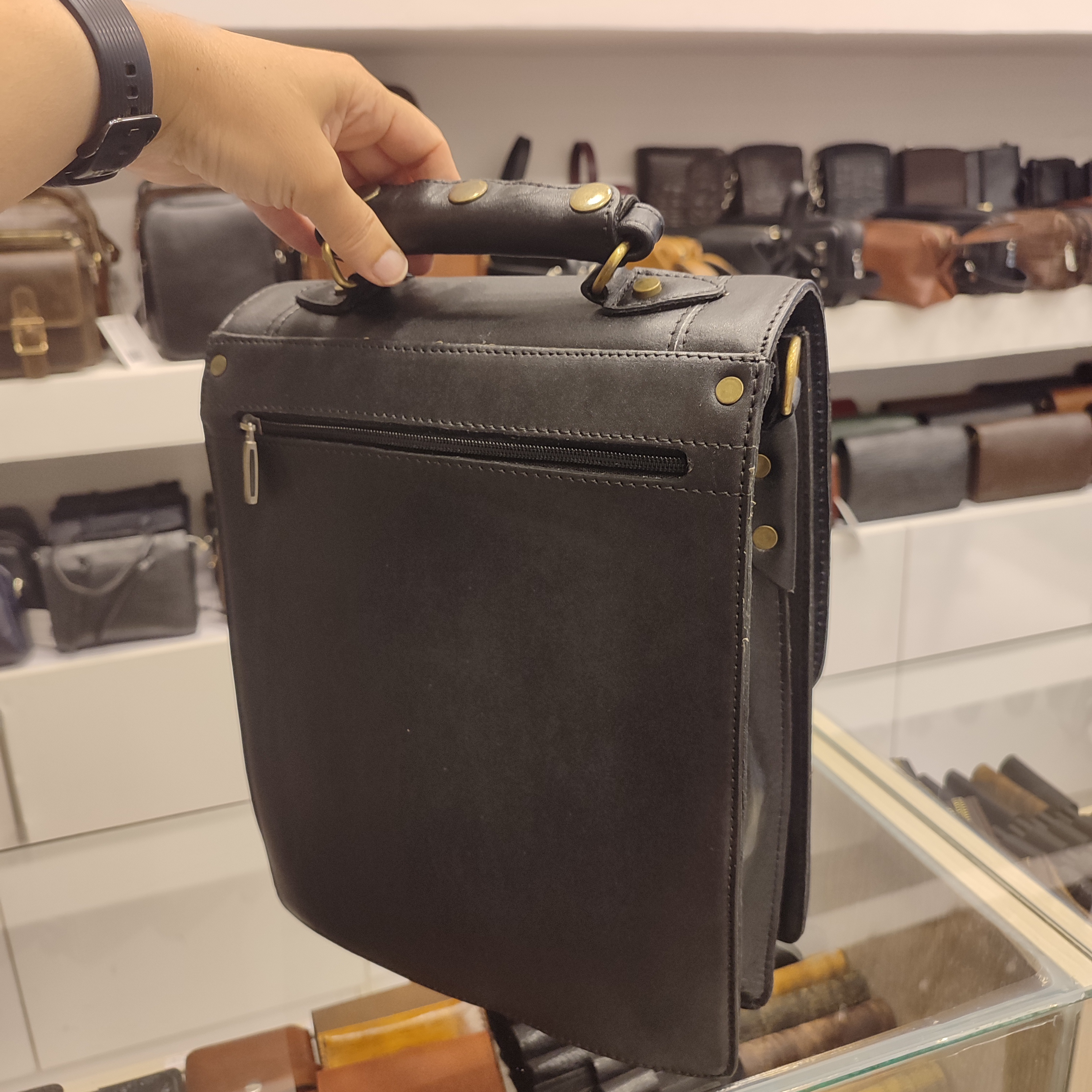 کیف اداری چرمی رودوشی دسته دار رمزدار بزرگ مدل C755